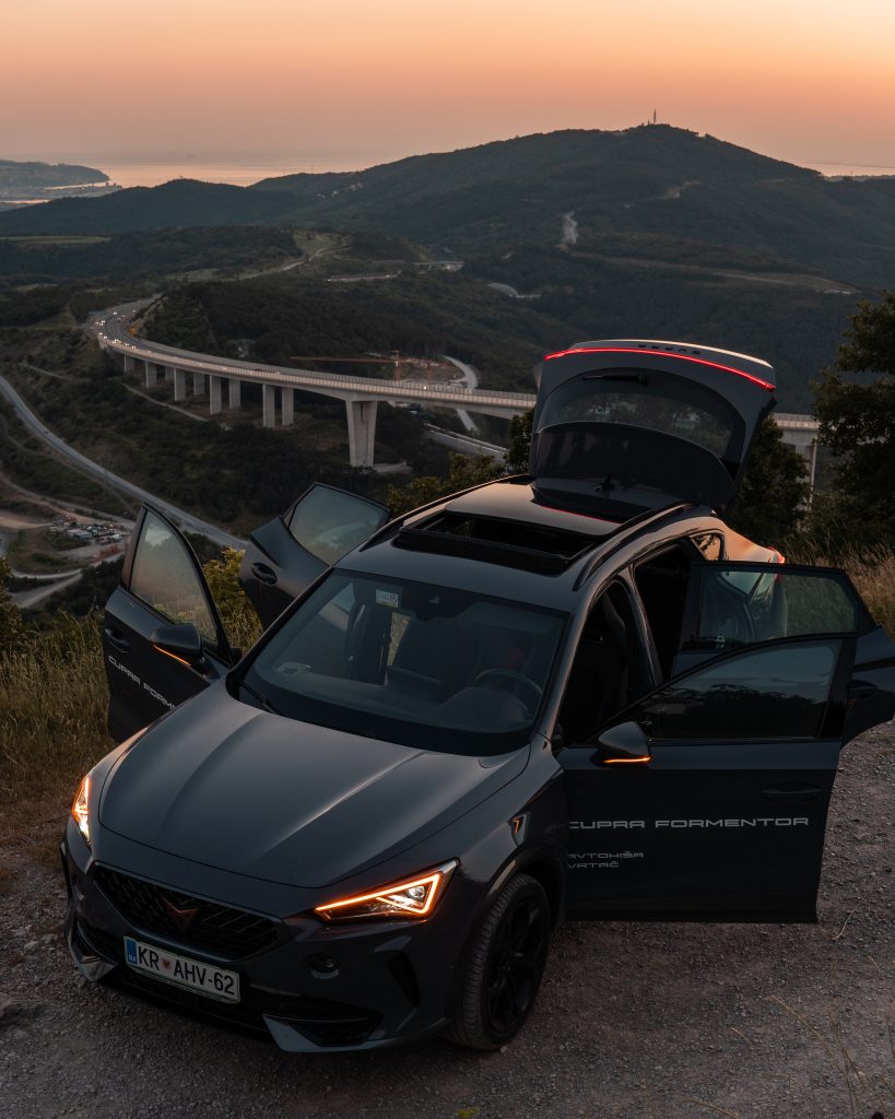 Cupra Formentor v naravi